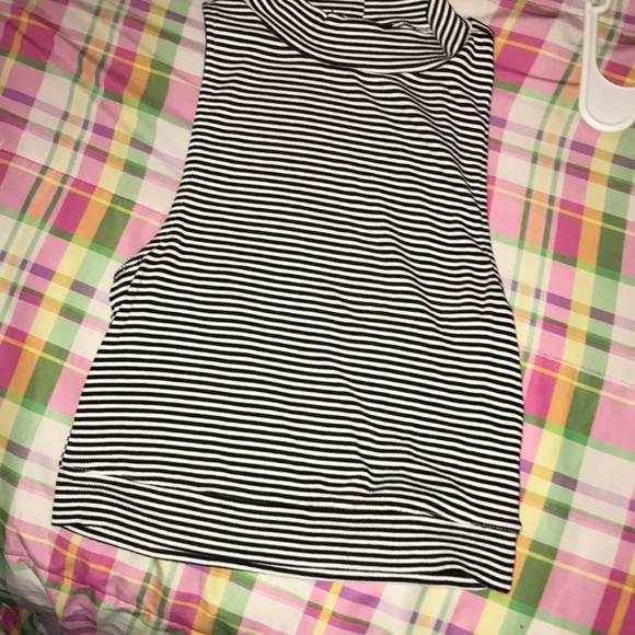 💕2 for $15💕 striped crop tops - Picture 4 of 4